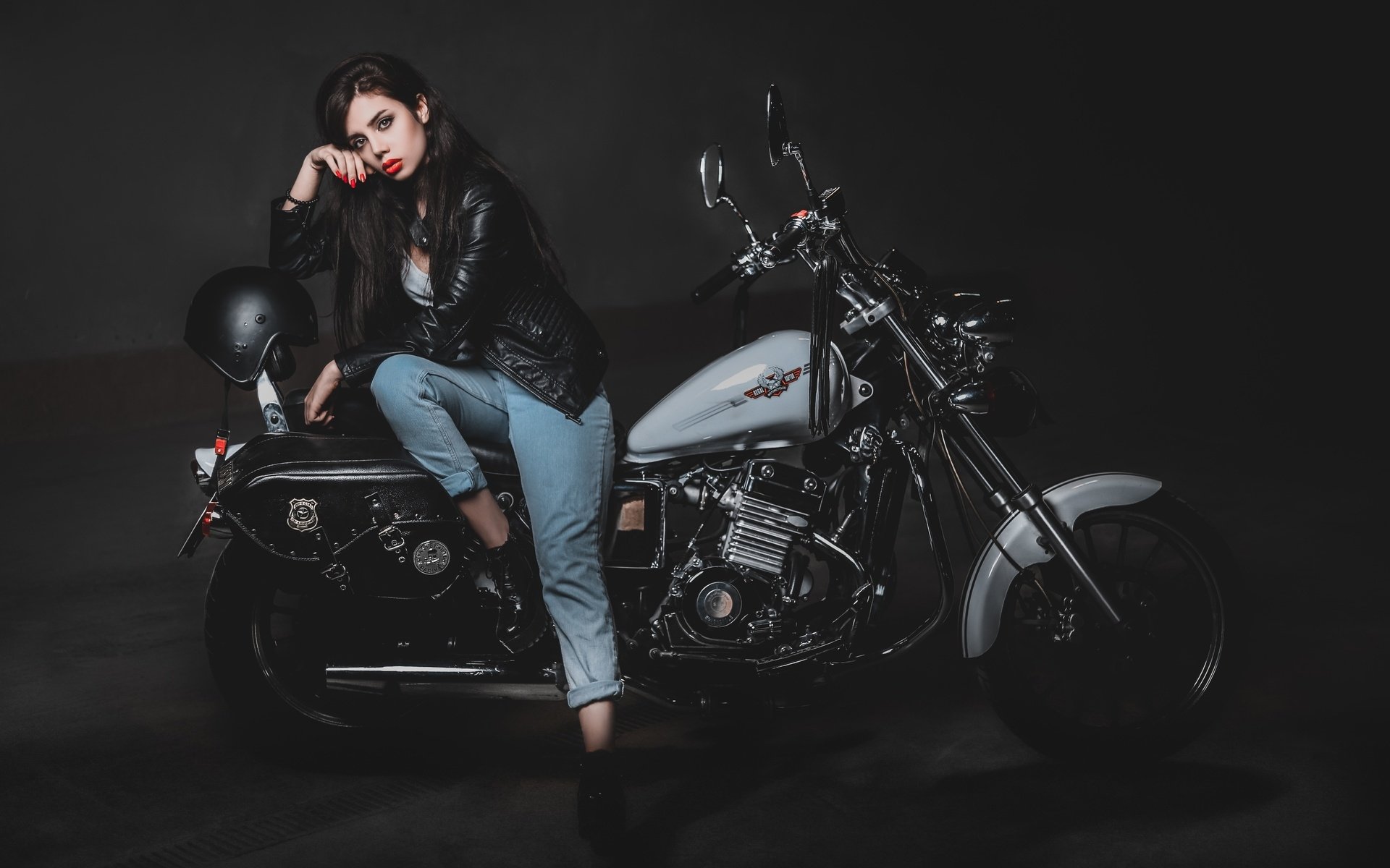 Biker girls: style and drive in Cixi