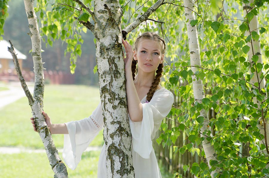 Women in Slavic costumes in Cixi