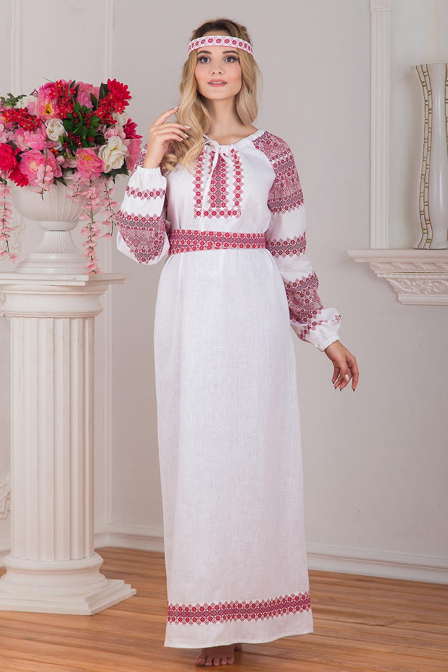 Women in Slavic costumes in Cixi