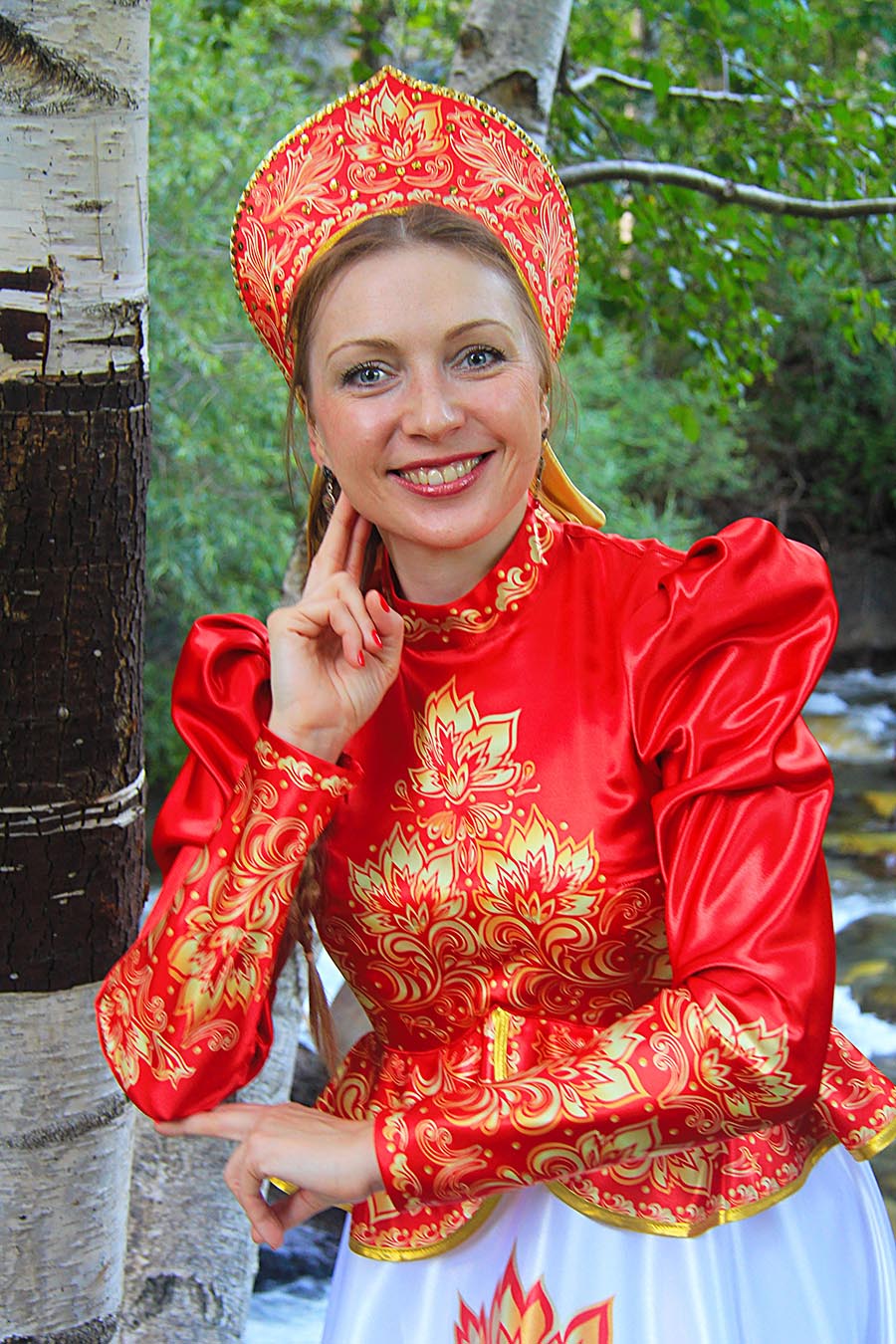 Women in Slavic costumes in Cixi