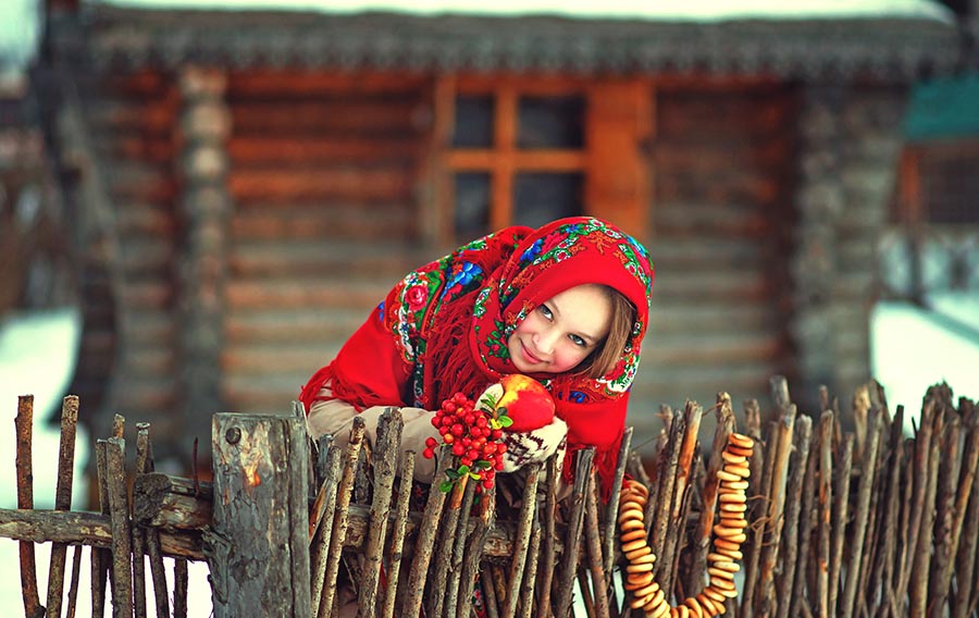 Sexy girl Women in Slavic costumes in Cixi