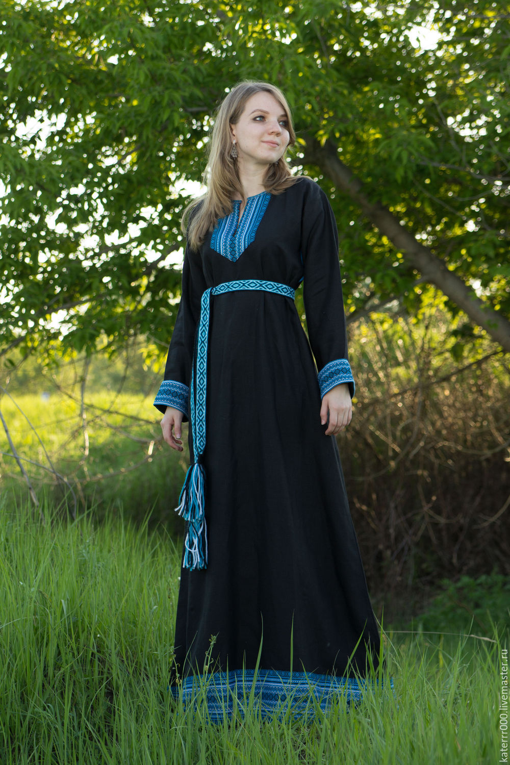 Women in Slavic costumes in Cixi