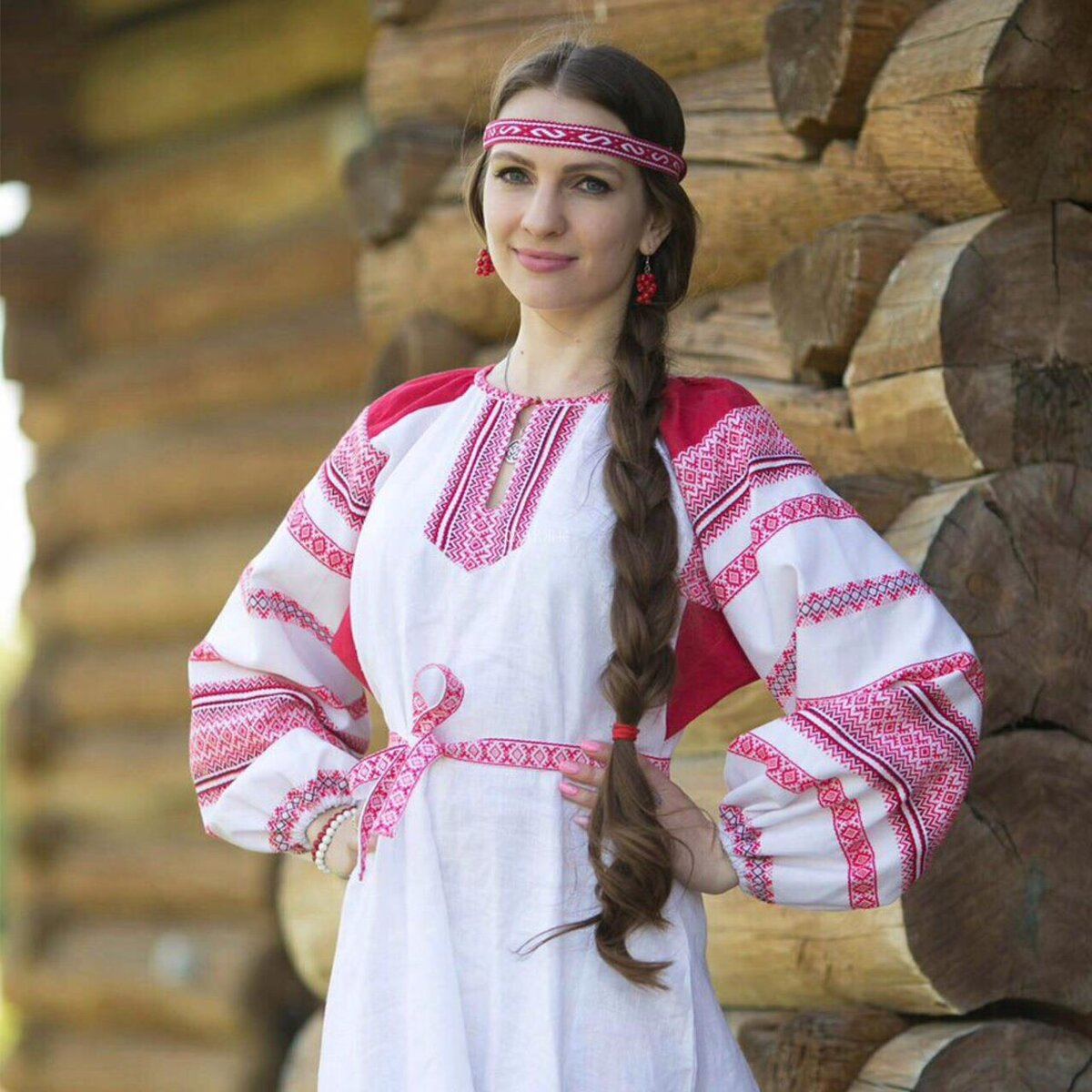 Girls in Slavic costumes in Cixi