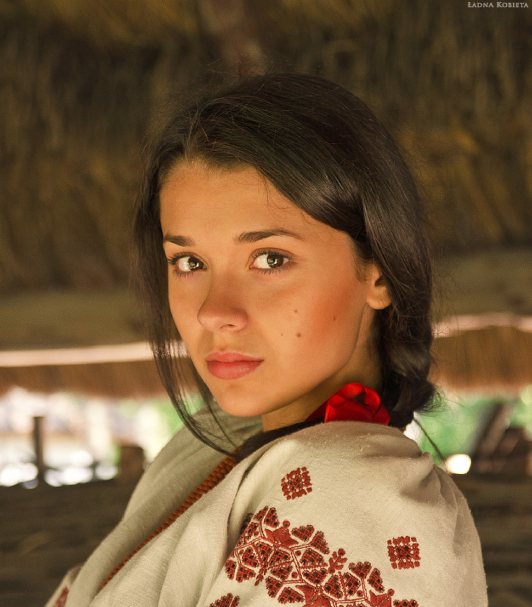 Girls in Slavic costumes in Cixi