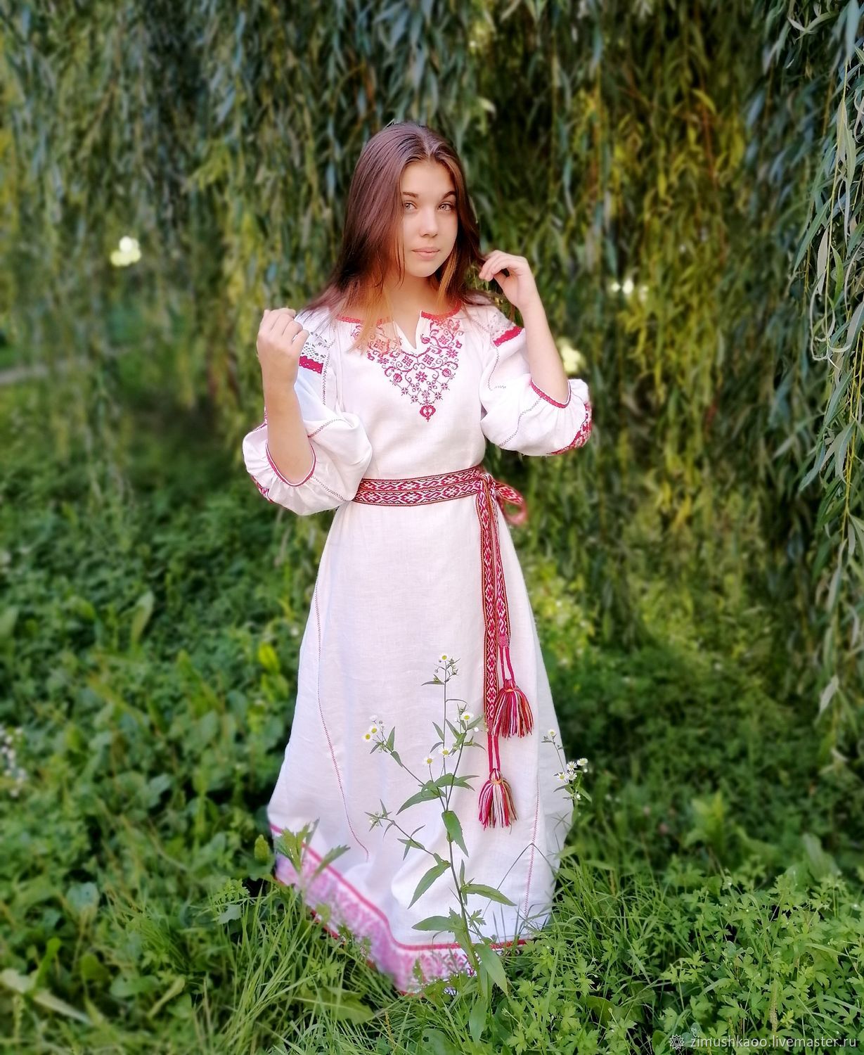 Girl Girls in Slavic costumes in Cixi