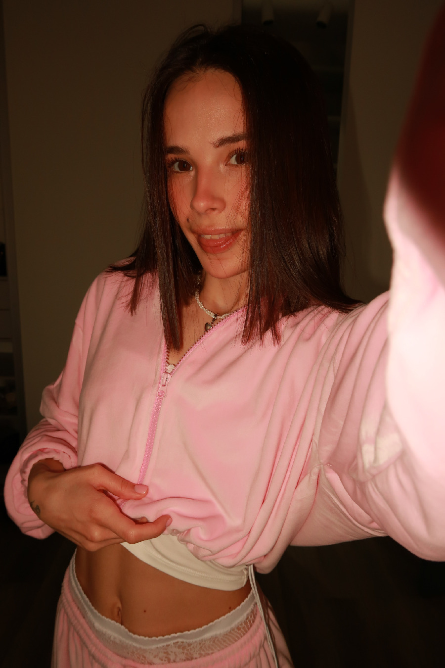 Tina brings the glow — live moments in Cixi